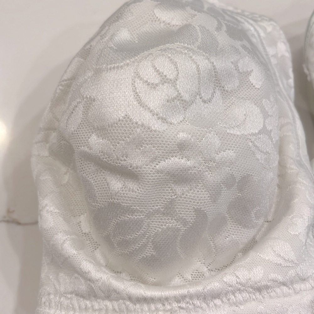 Warner’s & Bali Bras. Set of 3 White never worn. 40C beautiful lace over cup. - Picture 3 of 10